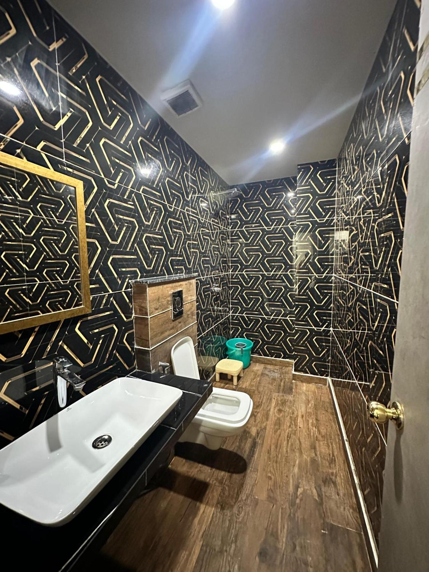 Hotel Red Stone Inn - Near New Delhi Railway Station - Paharganj Exterior photo